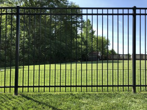 Fence That Doesn't Block View, Duplex Backyard, Modern Metal Fence, Black Metal Fence, Black Fencing, Unique Fence Ideas, Custom Iron Gates, Plastic Fencing, Metal Fencing