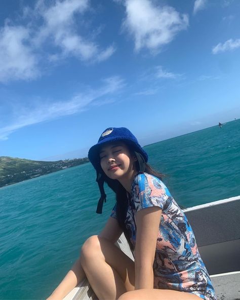 jennie pics on Twitter: "jennierubyjane: Surfing sounded fun until this photo… " 사진 촬영 포즈, Dara Kpop, Jennie Kim Blackpink, Jairzinho, Jennie Lisa, Kim Jisoo, Blackpink Photos, Blackpink Fashion, Blackpink Jennie