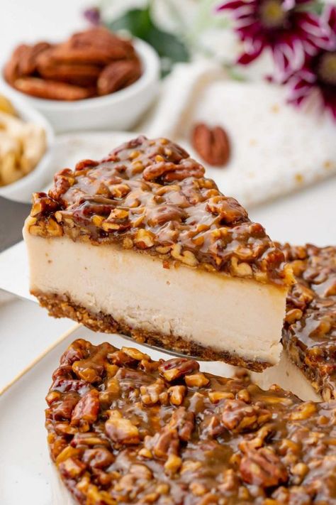 Elegant Vegan Desserts, Fancy Food At Home, Maple Pecan Cheesecake, Vegan Maple Cake, Vegan Patisserie, Caramel Pecan Cheesecake, Vegan Pecan Pie, Raw Cheese, Eggless Cakes