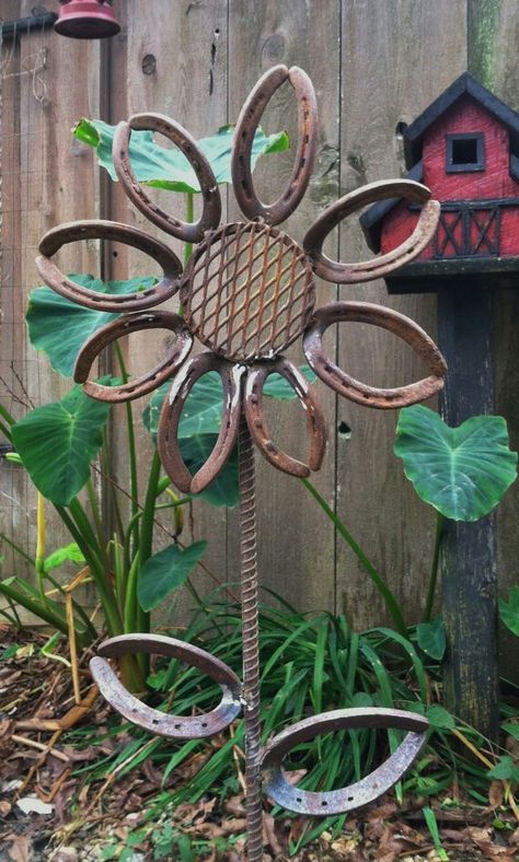 Forging Projects, Flower Yard, Horseshoe Crafts Projects, Feed Store, Welding Crafts, Horseshoe Projects, Horseshoe Decor, Horseshoe Crafts, Welding Art Projects