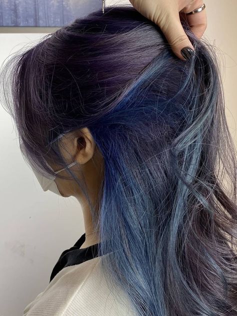 Blue Hair Kpop, Kpop Idol Hair, Blue Hair Underneath, Blue Tips Hair, Pink And Blue Hair, Blue Hair Color Ideas, Under Hair Color, Kpop Hair Color, Blue Hair Highlights