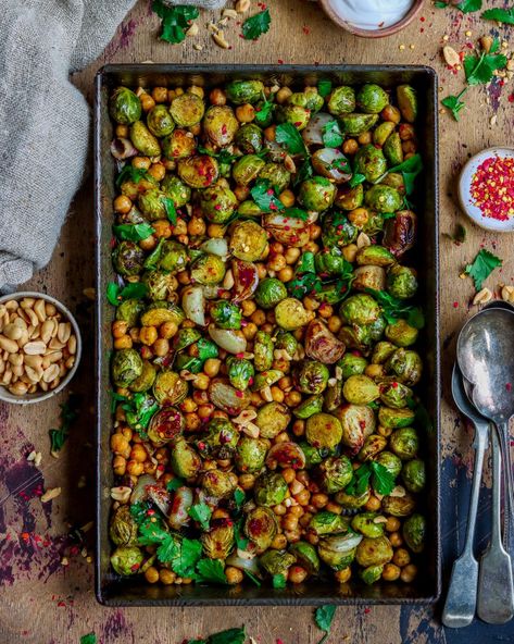 Bean Dishes, Vegetarian Ideas, Sprouts Recipe, Vegetable Tray, Tray Bake Recipes, Wfpb Recipes, Tray Bake, Vegan Lunch Recipes, Meatless Mondays