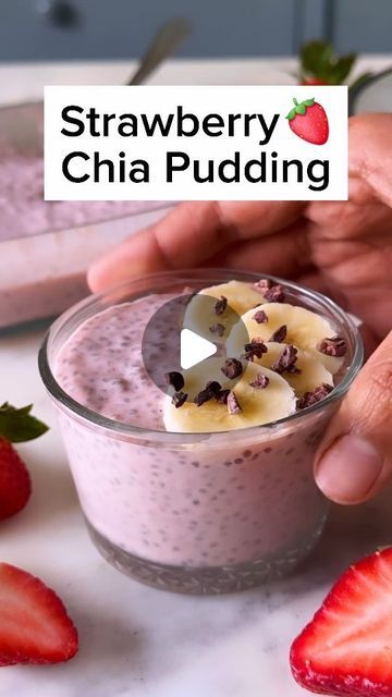 Healthy Strawberry Recipes Desserts, Oats Milkshake, Strawberry Chia Pudding, Honey And Milk, Chia Recipes, Helen Wells, Chia Seed Recipes Pudding, Chia Recipe, Chia Seed Recipes