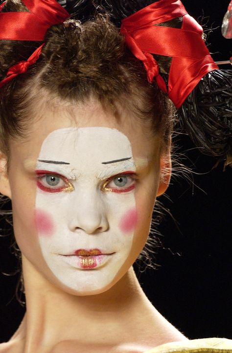 Christian Dior Spring 2003 Couture Collection - Vogue Catwalk Makeup, Circus Makeup, Makup Looks, Pat Mcgrath Makeup, Drag Make-up, Couture Makeup, Drag Makeup, Runway Makeup, Kids Makeup