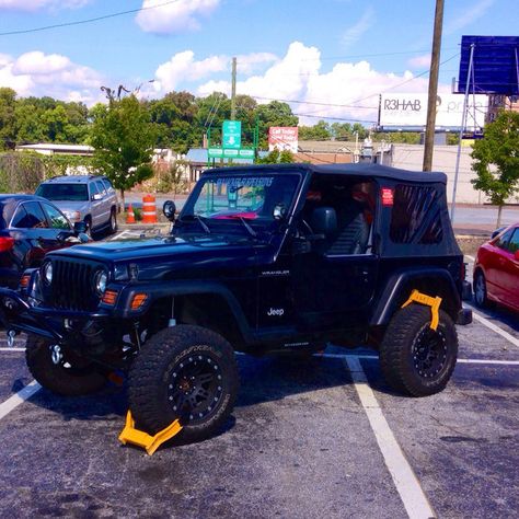 22 Bad Parkers Who Got A Swift Visit From Karma - Gallery Bad Parking Job, Bad Parking, Instant Karma, Smart Auto, Chuck Norris, The Hard Way, Monster Truck, Auto Repair, Funny Photos