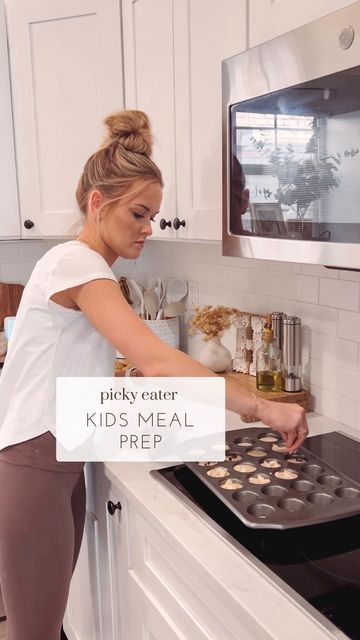 Sierra Honeycutt | Content Creator on Instagram: "Are your kids picky eaters or will they eat anything?! 🤔 bc we are on the struggle bus over here lately 😂 #kidmealprep #mealprepforkids #viralbreakfast #proteinforkids #sahmnaptime #naptimeroutine #easytoddlermeals #toddlerapprovedmeals #kidsapprovedmeals" Sierra Honeycutt Recipes, Sierra Honeycutt, Nutritional Breakfast, Picky Eaters Kids, Easy Toddler Meals, Struggle Bus, Bun In The Oven, Healthy Food Choices, How To Make Breakfast