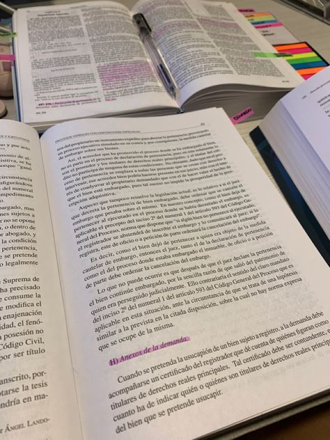 Just nadie te prepara para la vida profesional, te toca ir progresando y aprendiendo pasito a pasito #abogada #civil #law #procesos #aesthetic #codigos #colombia #girlboss #study #books #derecho #girl #power Civil Law, Law School Inspiration, Study Books, School Inspiration, Law Student, Studying Inspo, Study Inspiration, Law School, Lawyer