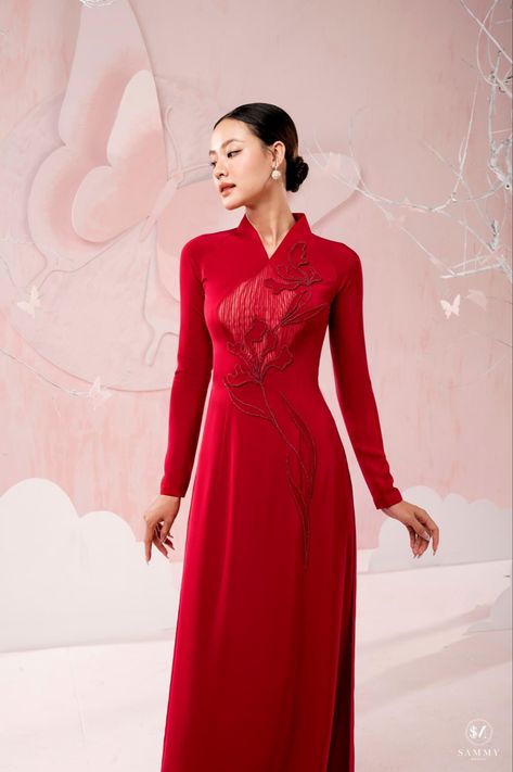 Ao Dai Red, Vietnamese Traditional Dress, Wedding Attire, Boss Lady, Traditional Dresses, Future Wedding, Day Dresses, Long Dress, Vietnam