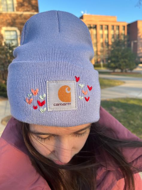 Embroidered Beanie Ideas, Embroidered Carhartt Hat, Carhartt Beanie Embroidery, Carhartt Hat Embroidery, Embroidered Beanie Diy, Beanie Embroidery Ideas, Embroidered Carhartt Beanie, Embroidered Beanie, Bonnet Carhartt