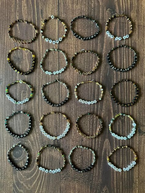 Cheap Grunge Jewelry For Concerts, Hozier Jewelry, Grunge Bead Bracelets, Hozier Bracelet Ideas, Beaded Bracelets Aesthetic Grunge, Friendship Bracelets For Men, Noah Kahan Bracelet, Hozier Bracelet, Green Beaded Hippie Bracelet