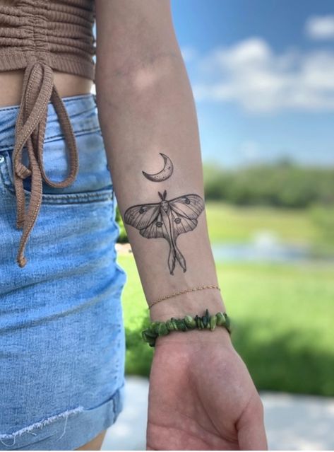 Luna Moth Tattoo, Simple Tattoo Designs, Moth Tattoo, Fancy Art, Cute Tattoos For Women, Skull Tattoos, Simple Tattoos, Black Tattoos, Beautiful Tattoos