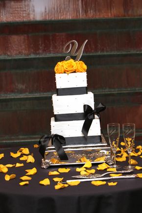 Wedding Cakes Simple, Sunflower Black And White, Wedding Cake Simple Elegant, Yellow Wedding Cake, Cakes Simple, Batman Wedding, Wedding Cakes Elegant, Square Wedding Cakes, Yellow Petals