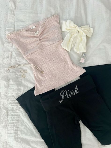 Pink Leggings Outfit Aesthetic, Cute Outfits For School Black, Basic Coquette Outfits, Outfit Ideas Flared Leggings, School Outfit Middle School, Outfit Middle School, Coquette School Outfits, Uggs Coquette, Balletcore Y2k