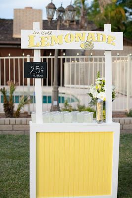 Collapsible Lemonade Stand Tutorial & Plans at www.craftifyit.blogspot.com Tiffany Theme Party, Kids Lemonade Stands, Snow Cone Stand, Diy Lemonade Stand, Kids Lemonade, Lemonade Stands, Pink Lemonade Party, Rose Lemonade, Lemonade Party