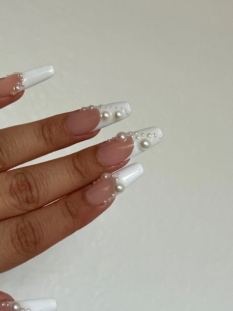 Coffin French Tip Nails With Pearls, White Acrylic Nails With Pearls, Pearl And Diamond Nails, Pearl Gem Nails, White Nails With Pearls, French Tip Nails With Pearls, Nails With Pearls On Them, Pearl Nail Ideas, White Pearl Nails