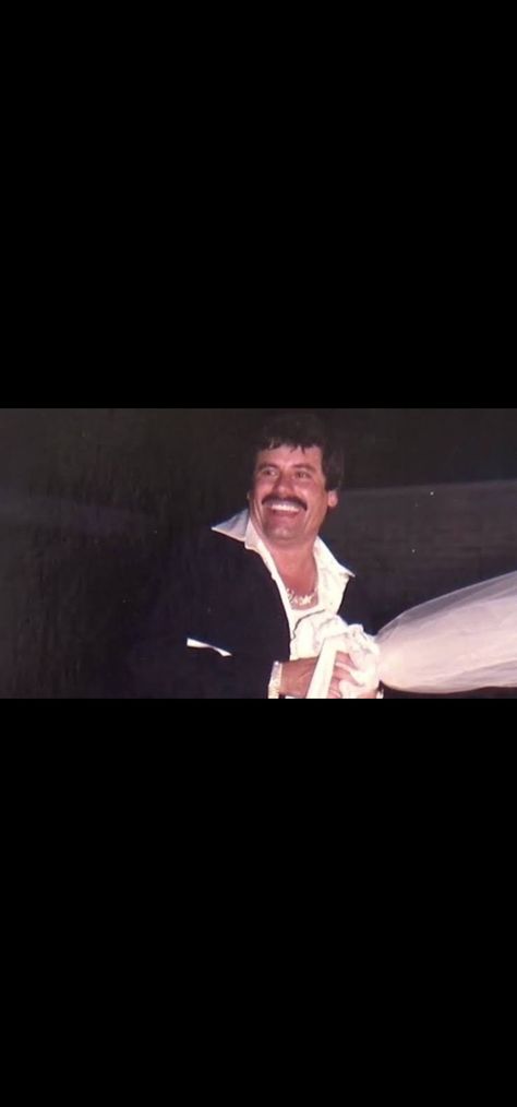 Hispanic Aesthetic, Chapo Guzman, Bad Boy Style, Icon Gif, Pablo Escobar, Funny Profile, Al Pacino, Silly Images, Funny Profile Pictures