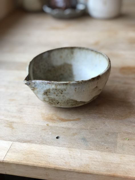 Ceramic Sauce Dish, Ceramics Studio, Day Makeup, Ceramic Studio, Matcha, Diy Projects, Sauce, Bowl, Ceramics