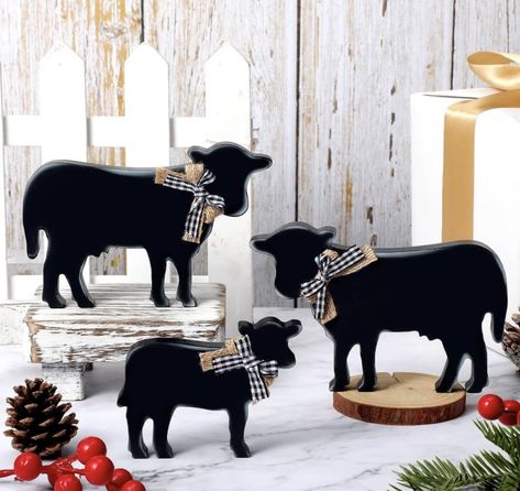 Kitchen Table Centerpiece Ideas, Wooden Table Decor, Farmhouse Tabletop, Christmas Tiered Tray Decor, Table Decor Christmas, Cow House, Cow Kitchen, Kitchen Centerpiece, Cow Ornaments