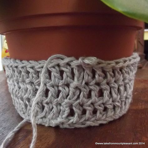 Plant Pot Cozy Crochet, Crochet Flower Pot Cover, Crochet Plant Cover, Crochet Plant Pot Cover Free Pattern, Cache Pot Crochet, Crochet Flower Pot Pattern, Crochet Plant Cozy, Crochet Plant Pot Cover, Crochet Planter Cover