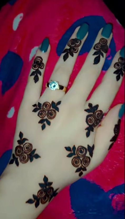 मेहंदी डिजाइन, Tattoo Henna, Mehndi Designs For Kids, Very Simple Mehndi Designs, Simple Mehndi Designs Fingers, Mehndi Decor, Mehndi Simple, Mehndi Designs Front Hand, Mehndi Designs For Girls