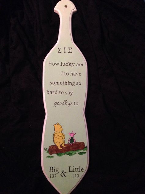 Winnie the Pooh paddle for my little Graduation Paddle Sorority, Paddle Sorority Big, Theta Crafts, Big Little Paddles, Big Little Basket, Delta Chi, College Sorority, Alpha Sigma Tau, Sorority Paddles