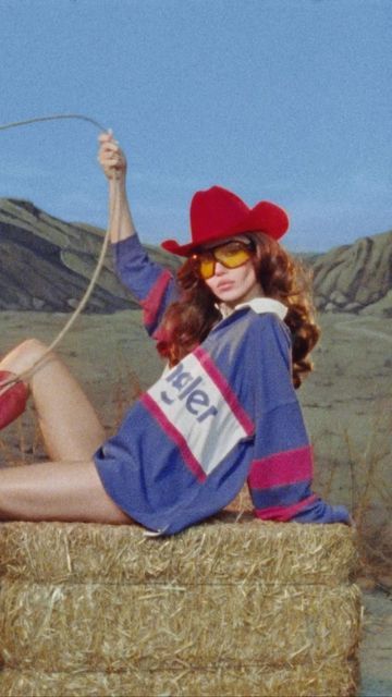 Nadia Lee Cohen, Cowgirl Photoshoot, Desert Photoshoot, Cowboy Aesthetic, Beautiful Photoshoot Ideas, Cowgirl Aesthetic, Photoshoot Concept, Trailer Park, Causual Outfits