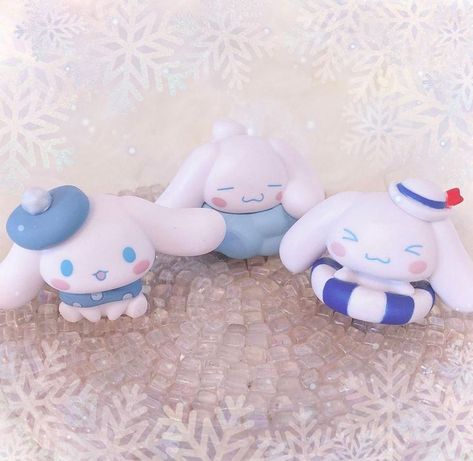 Cinamoroll Clay, How To Make Cinnamoroll Clay, Cinnamoroll Clay, Clay Crafts Sanrio, Cinnamoroll Clay Art, Polymer Clay Cinnamon Roll, Sanrio Polymer Clay Charms, Resin Clay, Clay Diy Projects