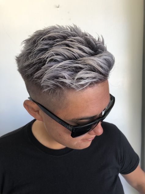 Grey Hair Men, Funky Short Hair, White Hair Color, Mens Hair Colour, Mens Hairstyles Thick Hair, Men Hair Color, Short Hair Undercut, Super Short Hair, Short Grey Hair