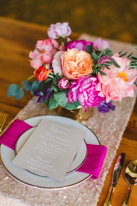 Wedding Table Pink, Boda Mexicana, Wedding Table Flowers, Pink Wedding Flowers, Pink Table, Wedding Table Settings, Table Flowers, Wedding Arch, Wedding Backdrop