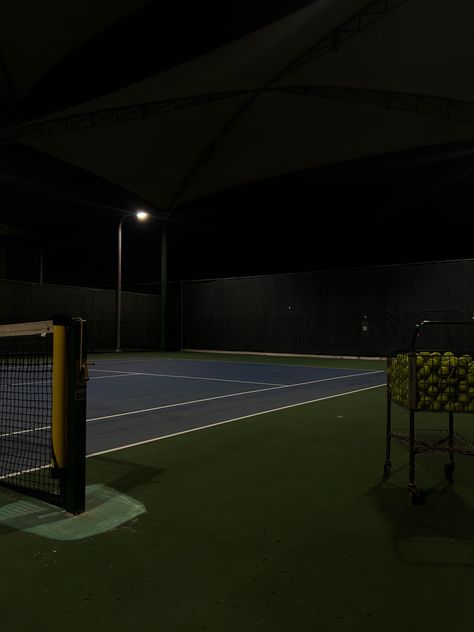 Tennis Court At Night, Pro Tennis Aesthetic, Tennis Court Aesthetic, Valeria Core, Night Tennis, Lorde Aesthetic, Tennis Vibe, Tennis Court Photoshoot, College Tennis