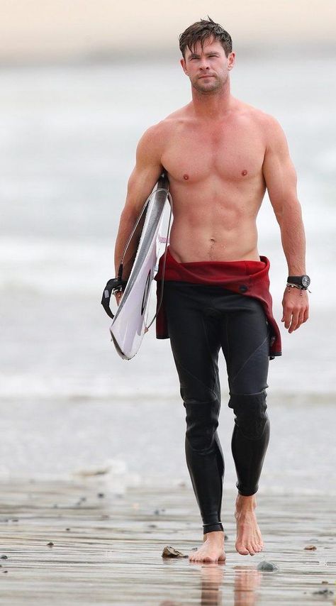 Chris Hemsworth Gym, Chris Hemsworth Men In Black, Chris Hemsworth Shirtless, Chris Hemsworth White Shirt, Fitness Before After, Chris Hemsworth Sixpack, Chris Hemsworth Surfing, Snowwhite And The Huntsman, Hemsworth Brothers