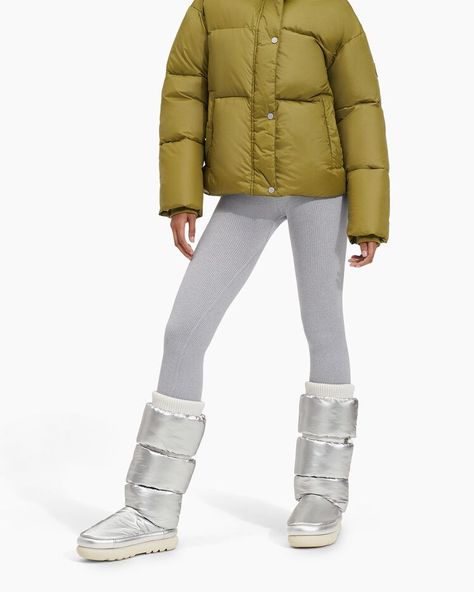 Classic Maxi Ultra Tall Ugg Tall Boots Outfit, Tall Boots Outfit, Tall Uggs, Ugg Boots Tall, Metallic Boots, Girls Snow Boots, 19th Birthday, Tall Boot, Ugg Classic