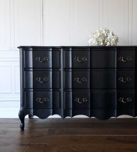 https://mancinivintage.etsy.com/listing/1682243410 Dresser Inspo, French Dresser, Dresser Painted, 9 Drawer Dresser, Wood Dresser, Vintage Interiors, Farmhouse Furniture, French Provincial, Paint Furniture