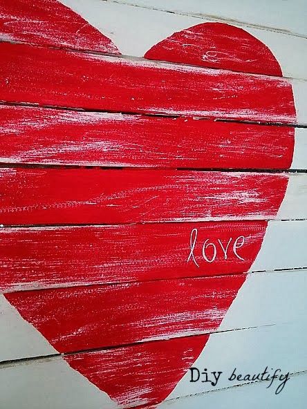 Mini pallets using wood shims! www.diybeautify.com Farmhouse Diy Projects, The Word Love, Valentines Sign, Pallet Creations, Valentine Projects, Pallet Crafts, Word Love, My Funny Valentine, Pallet Signs