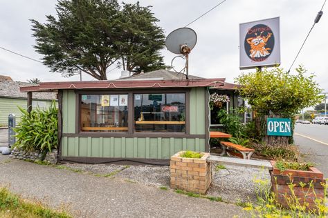 The+Unsuspecting+Seafood+Joint+In+Oregon+With+Food+So+Good+It+Should+Be+Illegal Oregon Restaurants, Gold Beach Oregon, Pops Restaurant, Southern Oregon Coast, Lamb Burgers, Gold Beach, Southern Oregon, Road Trip Essentials, Seaside Towns