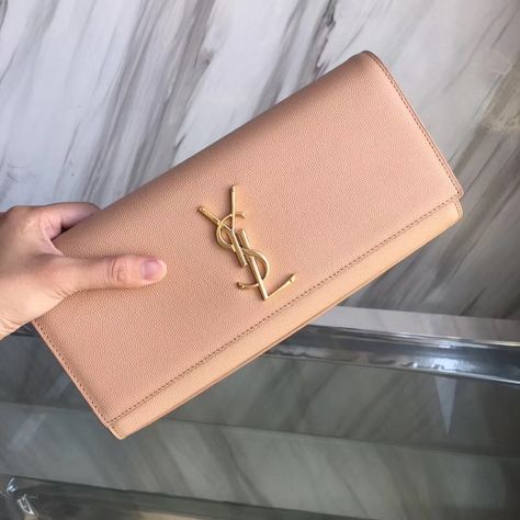 Saint Laurent Purse, Baking Packaging, Ysl Saint Laurent, Hand Purse, Woman Handbag, Fashionable Accessories, Handbag Essentials, Luxury Purses, Luxury Wallet