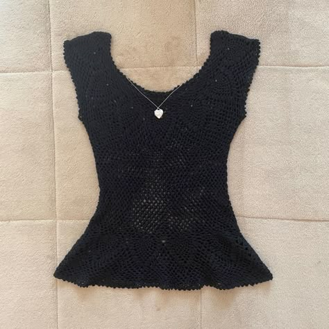 2000s Y2K Grunge Fairycore/ Fairygrunge Black Knit Crochet Babydoll Beach Aesthetic Blouse With Empire Waist. Perfect for a summer vacation 2022 beach cover up! #y2kgrunge #y2kfashion #fairycore #crochet #knit #fairy #depop Y2k Crochet Outfits, Crochet Sweater Grunge, Crochet Clothes Grunge, Crochet Grunge Top, Crochet Top Y2k, Grunge Crochet Sweater, Crochet Goth Clothes, Grunge Crochet Top, Fairygrunge Crochet