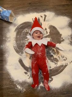 Baby Elf On The Shelf, Holiday Baby Pictures, Baby Holiday Photos, Baby Christmas Photography, Christmas Baby Pictures, Baby Elf, Foto Kids, Baby Milestones Pictures, Baby Christmas Photos