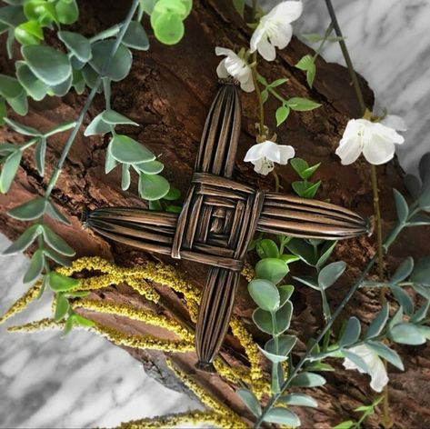 Imbolc Feast, Spring In Ireland, Brigid Cross, St Brigid Cross, Brigid's Cross, Pagan Holidays, St Bridget, St Brigid, Tulle Wreath