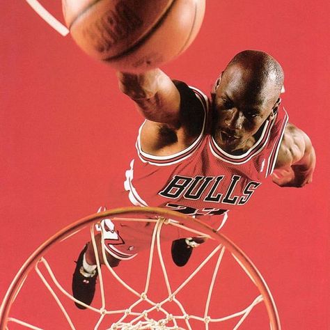 "There is no 'i' in team but there is in win." Michael Jordan 🏋 #hardwoodheroes || 📷 @NBA Jordan Wall, Queen Of Hearts Card, Michael Jordan Pictures, I In Team, Hearts Card, Global Icon, Basketball Photography, Calendar 2020, Basketball Legends