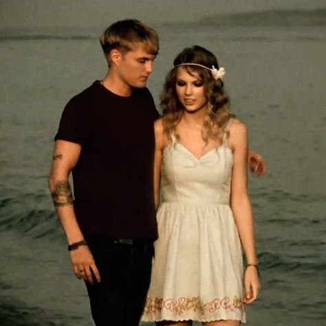 Taylor Swift and Toby Hemingway for Mine Music Video Taylor Swift Mine Music Video, Friend Hoco Proposal, Best Friend Hoco Proposal, Mine Taylor Swift, Taylor Swift Music Videos Outfits, Best Prom Proposals, Mine Music Video, Taylor Swift Mine, Dance Proposals