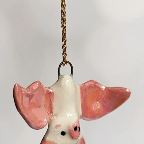 kness - ceramic animals on Instagram: "I'm working on a quick shop restock for tomorrow 🦇 this albino bat is part of it. #albinobat #bat #cutebat #porcelainpendant #ceramicjewelry" Bat Ceramic Pottery, Bat Pottery, Spooky Ceramics, Bat Ceramic, Bat Clay, Clay Bat, Hand Built Pottery Ideas, Albino Bat, Air Dry Modeling Clay