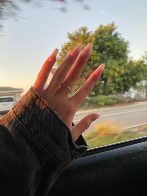 Aesthetic Hand Photos, Hand Poses Nails, Small Hands Aesthetic, Aesthetic Hand Pictures, Hand Poses For Nails, Nail Poses Hands, Nail Poses Hands Instagram, Hand Goals, Princess Hands