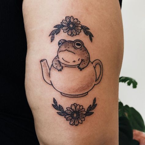 Leah Samuels on Instagram: “My camera has been sucking and I can’t seem to get any good pictures of anything... but here’s a cute toad in a teapot for Bianca! Done at…” Frog In Teacup, Toad Tattoo, Cool Frog, Teacup Tattoo, Princess Tattoo, Nature Tattoo, Frog Tattoos, Gaming Tattoo, Wall Tattoo