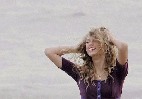 💭 on Twitter: "taylor swift dancing at the seashore… " Taylor Swift Teenager, Taylor Swift Dancing, Taylor Pics, Taylor Swift Photos, Blonde Cat, Estilo Taylor Swift, Swift Photo, Miss Americana, T Swift