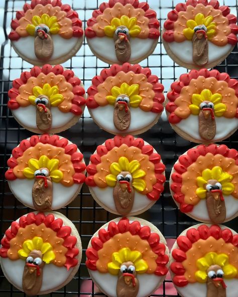 . a turkey line up . . . . #thanksgiving #thanksgivingcookies #hostessgift #kidstable #friendsgiving #turkeycookies #thankful #givethanks #givecookies #giftcookies #sugarcookies #cookies #sugarcookiesofinstagram #turkeysugarcookies #thanksgivingtable #thanksgivingtablescape #decoratedcookies #decoratedsugarcookies #cookies #forthekids #kidfun Turkey Cookies Royal Icing, Turkey Sugar Cookies Decorated, Turkey Cookies Decorated, Turkey Sugar Cookies, Fancy Donuts, Turkey Cookies, Thanksgiving Cookies, Thanksgiving Tablescapes, Cookie Frosting