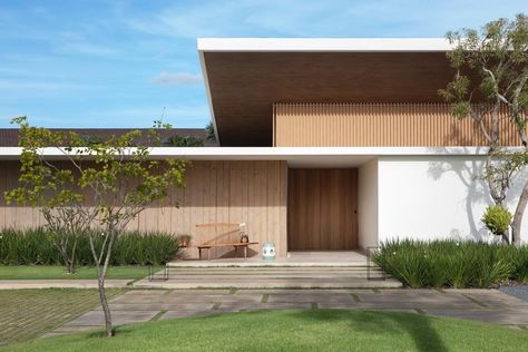 Tropical Architecture, Minimal House Design, Sims House Design, Modern Tropical, Entrance Gates, Sims House, Facade House, Residential Architecture, Architecture Project