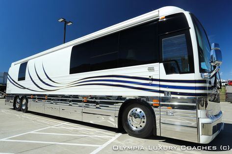 2009 Prevost Parliament XLII, Bus Conversions RV For Sale in La Vergne, Tennessee | RVT.com - 134812 Tour Buses For Sale, Bus Conversion For Sale, Prevost Bus, Prevost Coach, Used Bus, Bus Conversions, Luxury Motorhomes, Buses For Sale, Buses And Trains