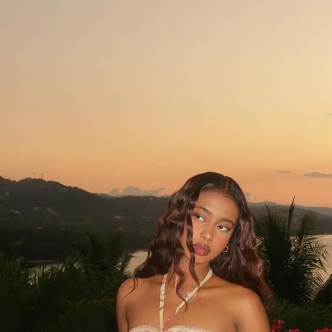 Samira Ahmed on Instagram: "can never outshine the sunset" Samira Ahmed, Elements Aesthetic, Pics For Instagram, Outfits Asian, Viral Aesthetic, Chanel Lipstick, Workout Inspo, Summer Picture Poses, Coquette Style