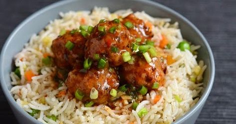 Homemade veg rice bowl - with veg fried rice, veg manchurian gravy! Manchurian Rice, Veg Indian Food, Diwali Posts, Kfc Rice, Manchurian Gravy, Rice Photo, Veg Manchurian, Punjabi Food, Vegetable Fried Rice